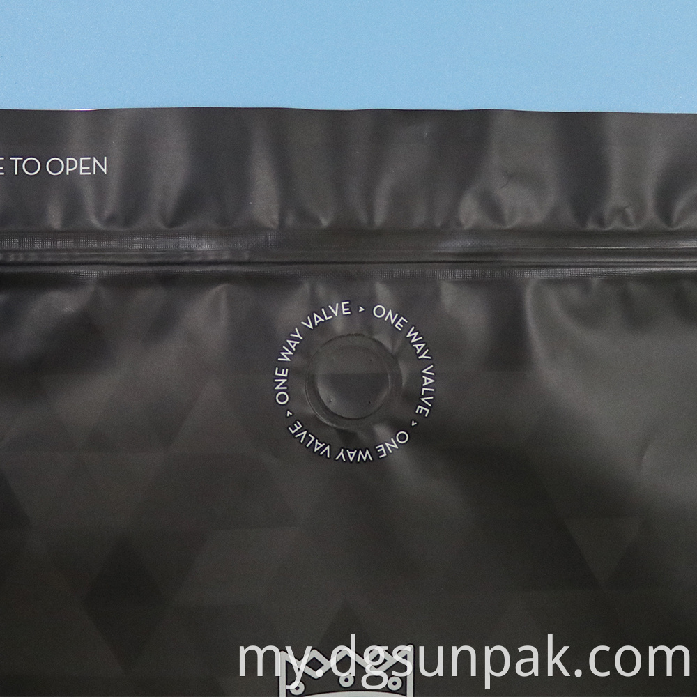 စိတ်ကြိုက်အနက်ရောင် Matte finish ကို finish ကို finish ကို finish ကို bagsack bag ziplock ပလတ်စတစ်ထုပ်ပိုးအိတ်များထုပ်ပိုးများအတွက် panties